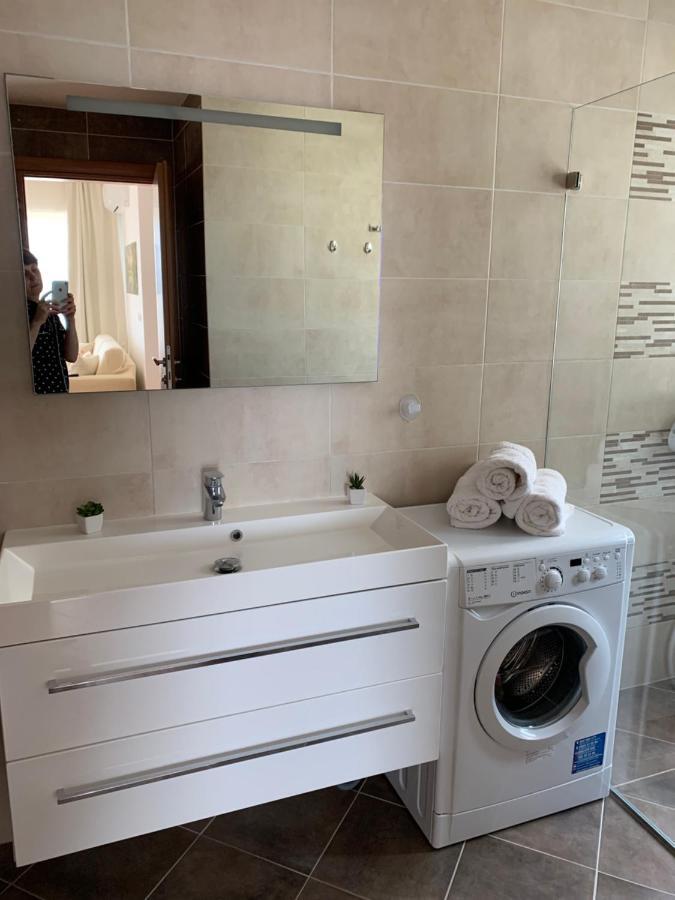 Ive Lole Ribara 38 Apartman Bečići Kültér fotó